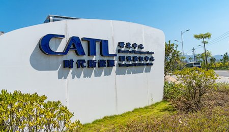 寧德時(shí)代曾毓群：凝聚態(tài)電池比全固態(tài)電池更快量產(chǎn)