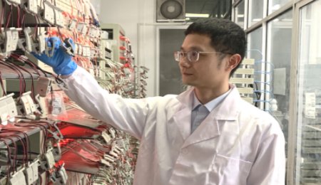 武漢理工大學徐林：納米線固態電池